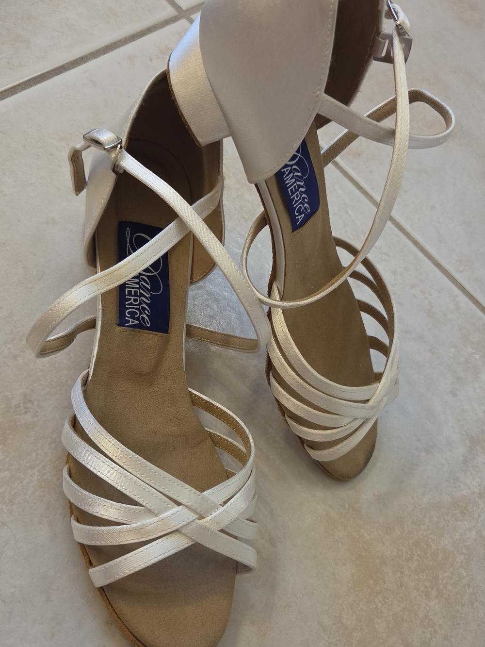 Dance America Latin/ Ballroom Dance Shoes Size 9